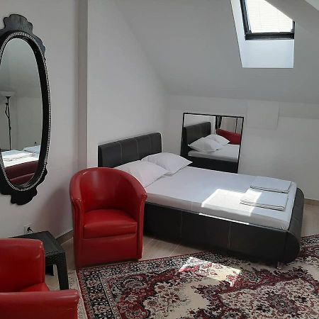 Appartamento Aleksandrija Ni Esterno foto